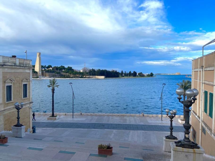 La Casa Di Nonna Celeste Brindisi Bagian luar foto